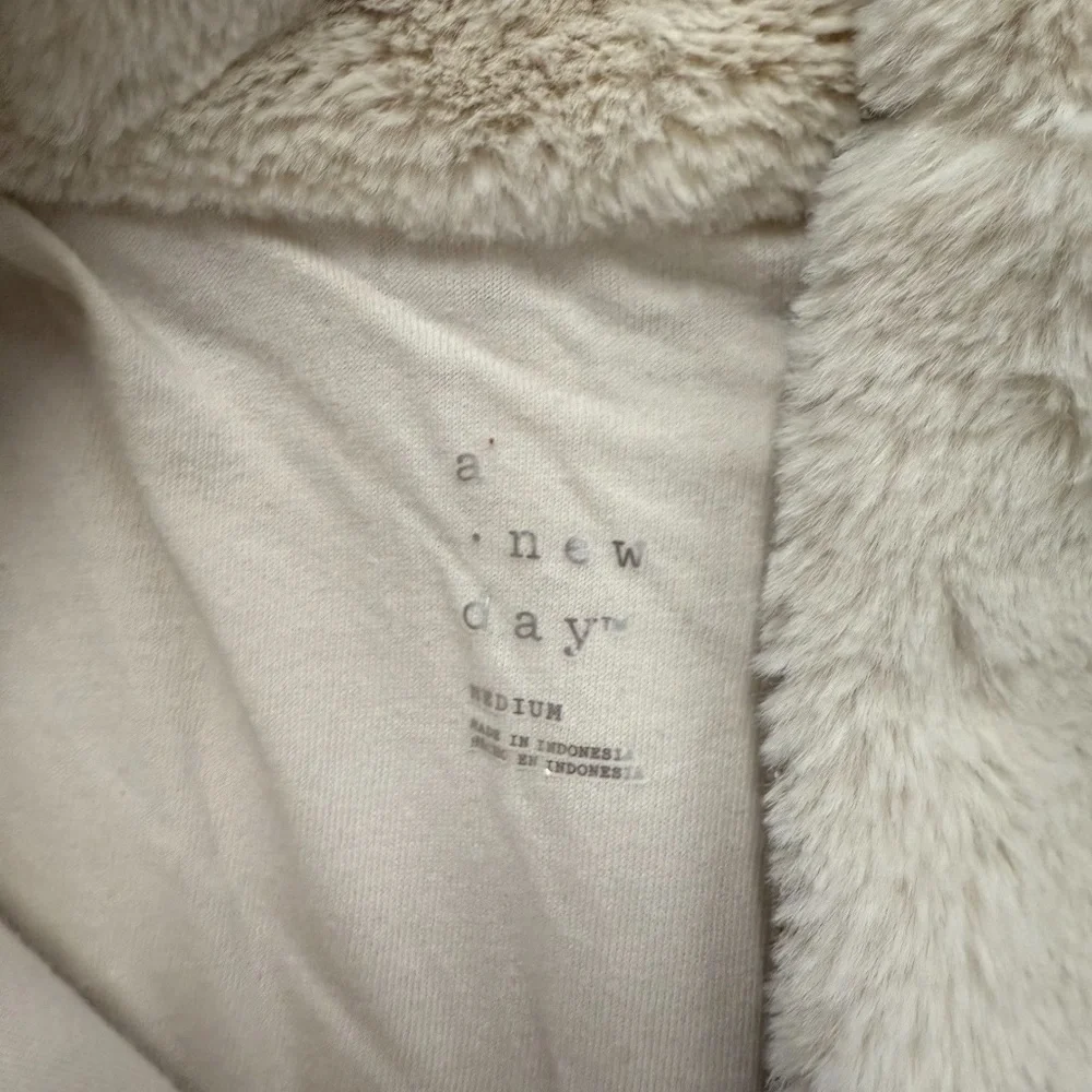 a new day Cream Faux Fur Teddy Quarter-Zip Pullover Sweater M - Picture 3 of 4